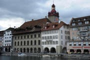 Archivbild: Das Luzerner «Am-Rhyn-Haus» an der Reuss, direkt neben dem Rathaus. (Bild: Boris Bürgisser / Neue LZ)