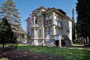Rund 50 Aktivisten haben die Villa an der Obergrundstrasse 99 besetzt. (Bild Pius Amrein)