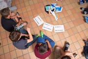 Die Initiative will verhindern, dass der Lehrplan 21 auch den Schwyzer Volksschulen eingeführt wird. (Symbolbild). (Bild: Dominik Wunderli)