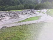 Teile des Golfplatzes wurden überflutet und mit Geröll zugedeckt. (Bild: Hans Grüter)