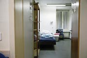 Blick in ein Mehrbettzimmer der Notschlafstelle in der Stadt Luzern. (Bild: Manuela Jans-Koch (7. Januar 2016))