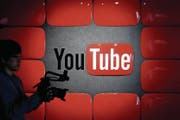 Ein Youtube-Angestellter in Japan, wo die Videoplattform eine starke Präsenz hat. (Bild: Kiyoshi Ota/Getty (Tokio, 30. März 2013))