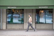 Das Unternehmen Hermès schliesst seine Filiale am Schweizerhofquai Ende Oktober. (Bild: Nadia Schärli (Luzern, 9. Oktober 2017))
