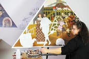 Silvia Linder malt eine Kopie des Bildes «Zwei Liebende». (Bild: Eveline Beerkircher)