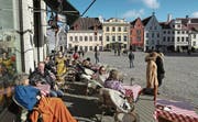 Der Rathausplatz in Tallinns historischer Altstadt, die zum Unesco-Weltkulturerbe gehört. (Bild: Sean Gallup/Getty (Tallinn, 24. März 2017))