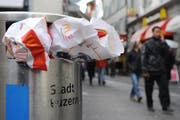 Abfallsünder könnten künftig härter bestraft werden. (Bild Boris Bürgisser/Neue LZ)