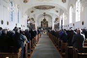 Blick in die Pfarrkirche St. Kathrina in Horw, wo die Trauerfeier für Friedel Rausch stattfand. (Bild: Timmy Memeti (Horw, 27. November 2017))