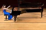 In jeder Hinsicht ein spektakulärer Abschluss: die armenische Pianistin Nareh Arghamanyan (27) gestern im KKL-Konzertsaal. (Bild: LF/Peter Fischli)