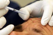 Der italienische Arzt behandelte in einem Beauty-Salon illegal Patienten. (Symbolbild Neue LZ)