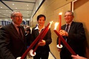 Die drei Regierungsratskandidaten der CVP Nidwalden haben den Wahlkampf entflammt: (v.l.) Alois Bissig, Maria Wyrsch und der bisherige Regierungsrat Hugo Kayser. (Bild Roger Zbinden/Neue NZ)