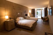 Einblick in ein Zimmer der neuen Rehaklinik im Waldhotel auf dem Bürgenstock. (Bild: Boris Bürgisser)