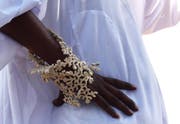 Armschmuck aus Naturgummi, wassergestrahlt. (Bild: Hochschule Luzern/Christoph Zellweger)