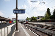 Ein Zug der SBB beim Bahnhof in Sursee. (Bild: Manuela Jans (Sursee, 7. März 2017))