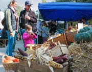 Ein reichhaltiges Angebot, gute Bewirtung und sonniges Wetter sorgten für einen erfolgreichen Markttag. (Bild Cornelia Bisch)
