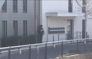 Ein Polizist in Oberägeri. (Bild: Tele1)