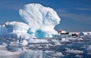 Eisberge im antarktischen Meer. Schmelzen die Polkappen, hätte dies einen drastischen Anstieg des Meeresspiegels zur Folge. (Bild: Keystone/Andrew Halsall)