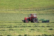 4 Franken mehr pro Jahr für einen Traktor (pauschal), das heisst 91 statt 87.