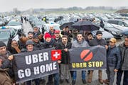 Vor zwei Monaten in Bern: Taxifahrer aus der ganzen Schweiz protestieren gegen die neue Konkurrenz. (Bild: Keystone/Lukas Lehmann)