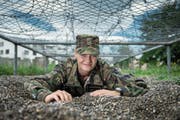 Eine unter wenigen: Eileen Hodel (19) aus Triengen lässt sich zur Offizierin der Schweizer Armee ausbilden. (Bild: Pius Amrein (Dübendorf, 25. Juli 2017))