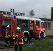 Ein Tanklöschfahrzeug im Einsatz. (Bild: Benno Kälin, TeleZüri)