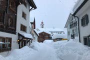 Andermatt ist eingeschneit. Wegen der Lawinengefahr ist die Gemeinde verkehrstechnisch abgeschottet. Die Schneeräumung erfolgt nur minimal. (Bild: PD/Andermatt Swiss Alps AG (Andermatt, 22. Januar 2018))