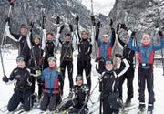 Der aufgestellte Urner Nordisch-Nachwuchs mit dem Betreuer. (Bild: PD (Unterschächen, 26. November))