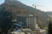 Der Regierungsrat des Kantons Nidwalden will nach Katar reisen um sich für die Investitionen auf dem Bürgenstock zu bedanken. (Bild: Keystone)