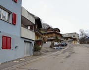 Der Gemeinderat will die Strasse beim Rösslistutz sanieren. (Bild: Elias Bricker (Springen, 18. Dezember 2015))
