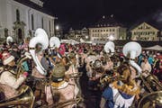 Tausende feierten am Guuggenüberfall auf dem Stanser Dorfplatz mit. (Bild: André A. Niederberger (Stans, 3. Februar 2018))