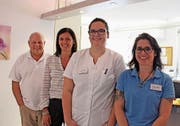 Rolf Glauser, Andrea Sprankel (CEO Praxisgruppe Schweiz), Sabrina Preiss und Regula Zähner (von links).