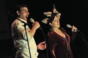 Countertenor Andreas Scholl und Erika Stucky, gekrönt mit Schweinsohren. (Bild: Urs Hanhart (Altdorf, 18. August 2017))