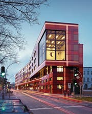 Hier wird einstudiert, was später die Passagiere an Bord eines der Kreuzfahrtschiffe von Aida begeistern soll: Im Haus von Aida Entertainment kommen Artisten, Sänger und Tänzer aus der ganzen Welt zusammen. (Bild: PD)
