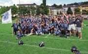 Die Luzern Lions feiern, nächsten Sonntag spielen sie um den Aufstieg in die A-Liga. (Bild: Michael Wyss (Luzern, 25. Juni 2017))