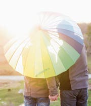 Homosexuelle Neigungen offen zu zeigen, ist immer noch alles andere als akzeptiert. (Symbolbild: Getty)