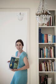 Zuletzt war sie mit zwei Romanen auf Erfolgskurs, nun folgt das Kinderbuch. «Von meinen Kindern habe ich wieder gelernt, die Aufmerksamkeit auf kleine Dinge zu richten», sagt Dana Grigorcea. (Bild: Neue LZ / Pius Amrein)
