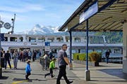 Für die Gemeinde Brunnen werden Tagestouristen immer wichtiger. Abgaben in Form von Kurtaxen sollen diese aber weiterhin nicht entrichten müssen - so sieht es die Schwyzer Regierung im neuen Kurtaxengesetz vor. (Bild: Nadia Schärli / Neue Luzerner Zeitung)