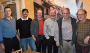 Sie bringen es gemeinsam auf total 125 Jahre Aktivmitgliedschaft: (von links) Toni Arnold (15 Jahre; neues Ehrenmitglied), Beat Furrer (10), Fabian Wyrsch (10), Markus Ziegler (30), Kurt Gisler (40) und Alois Arnold (20). (Bild: Georg Epp (Flüelen, 2. Dezember 2017))