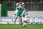 Im Hoch: Cedric Itten (in Grün). (Bild: Freshfocus (St. Gallen, 17. März 2018))