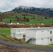 Die Asylunterkunft soll frühestens 2019 ersetzt werden. (Bild: Dominik Wunderli (Küssnacht, 18. Januar 2018))