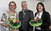 SGA-Präsident Markus Gebs mit der abgetretenen Verwaltungsrätin Anja Wild (links) und der neuen Verwaltungsrätin Arlette Gisler. (Bild: Urs Hanhart (Altdorf, 22. März 2018))