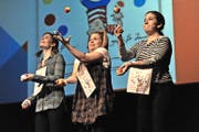 Die Theatergruppe Improtagonisten legte den Lehrplan 21 eigenwillig aus. (Bild Urs Hanhart)
