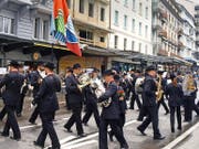 Dirigent Emil Wallimann hatte für seine Ennetbürger Musikanten originelle Figuren für die Parade einstudiert. (Bild Kurt Liembd)