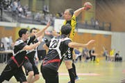 Die Altdorfer mit Marius Kasmauskas (am Ball) brauchen dringend Punkte gegen den Abstieg. (Bild: Urs Hanhart (Altdorf, 27. November 2017))