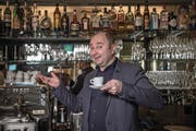 Das Dolcefarniente, das süsse Nichtstun, liegt Sergio Sardella im Blut. Sehr fleissig ist er trotzdem – er vereint Comedy und Brotjob. (Bild: Pius Amrein (Luzern, 20. Februar 2018))