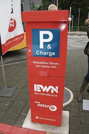 Seit zwei Jahren kann man beim Bahnhof Stans Strom tanken. (Bild: PD)