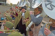 Tschyfärä-Zunftmeister André I. fühlt sich in den Reihen der Städer Schränzer wohl. (Bild Robert Hess (Alpnach, 13. Januar 2018))