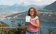 Die junge Autorin Evelyne Aschwanden schrieb einen Jugend-Fantasyroman. (Bild: Urs Hanhart (Seelisberg, 30. September 2017))