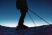 Schlechte Nachrichten für Skitourengänger: Inwiefern die Abfahrt von der Fellilücke weiter besteht, ist ungewiss. (Symbolbild: Keystone/Arno Balzarini)