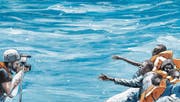 Fotograf Peter Eickmeyer als Zeuge einer der vielen Seerettungen vor der libyschen Küste – in der Graphic Novel «Liebe deinen Nächsten». (Bild: Splitter Verlag)
