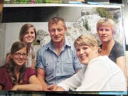 Der heute 51-jährige «Bänziger Sepp» mit seiner Frau und den drei Töchtern. (Bild: PD)